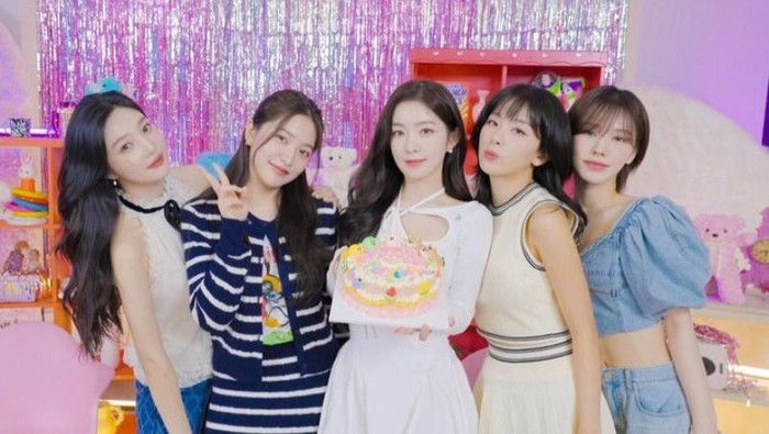 Potret Red Velvet ketika merayakan ultah ke-9 tahun/Foto: instagram.com/redvelvet.smtown