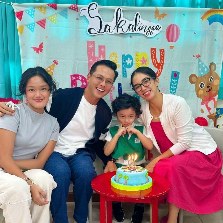 <p>Ussy Sulistyawati menikah dengan Andhika Pratama pada tahun 2012, Bunda. Dari pernikahannya ini, Ussy dikaruniai anak-anak yang menggemaskan. (Foto: Instagram: @andhiiikapratama)</p>