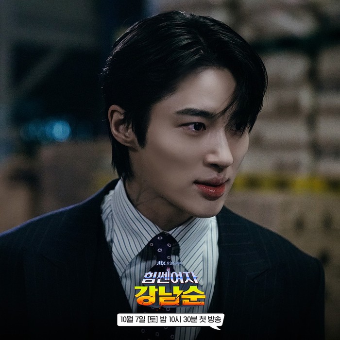 Selain Yoo Mi dan Seong Wu, Byeon Woo Seok juga menjadi pemain utama di Strong Girl Nam Soon. Tentu saja, penggemar heboh lantaran visualnya yang menawan./ Foto: instagram.com/jtbcdrama