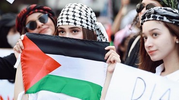 7 Aksi Syifa Hadju Ikut Demo Bela Palestina Bikin Salfok Dinilai Mirip Bella Hadid