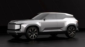 Toyota Land Cruiser BEV Bakal Muncul di Tokyo