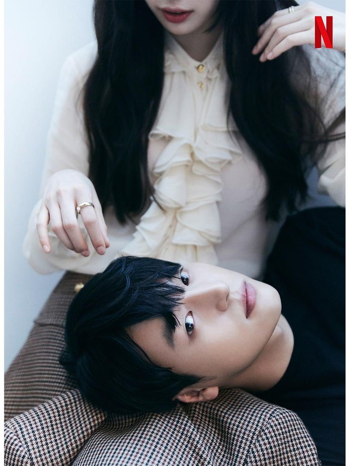 Pada Senin, (23/10), Netflix Korea membagikan potret Yang Se Jong dan Bae Suzy yang tampil serasi usai keduanya membintangi drama Korea Doona!./ Foto: instagram.com/netflixkr