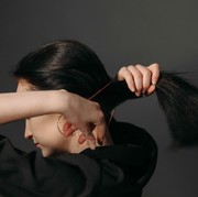 Meski Bikin Rapi, Ketahui 3 Dampak Buruk Sering Ikat Rambut Terlalu Erat dan Lama!