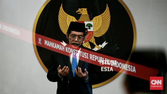 Salah satu pelanggaran yang terbukti di MKMK: Anwar Usman terbukti sengaja membuka ruang intervensi pihak luar dalam proses putusan batas usia capres cawapres.