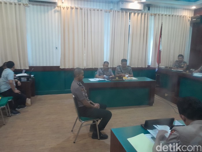 Bripda F menjalani sidang kode etik di Mapolda Sulsel.