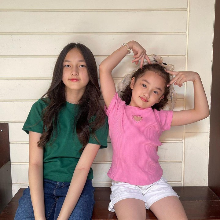 <p>Tak hanya itu, ada juga yang menyebut keduanya cocok menjadi trainee idola K-Pop dari dua agensi ternama, yakni SM Entertainment dan YG Entertainment. "Yang kiri SM banget, yang kanan YG bgt," ujar @ika****. Bagaimana pendapat Bunda? (Foto: Instagram @ndhiiikapratama)</p>