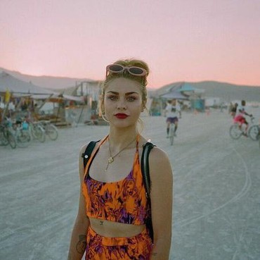 Frances Bean Putri Tunggal Kurt Cobain Telah Resmi Menikah Lagi