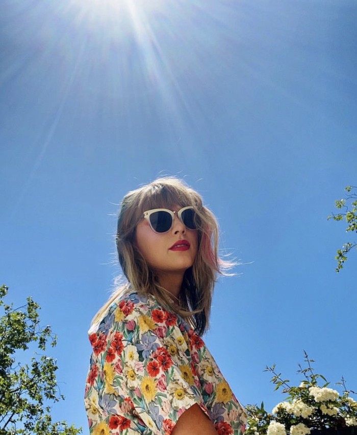 Lagu Taylor Swift yang Cocok Didengarkan Saat Jatuh Cinta