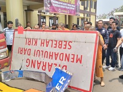 Curi Rambu Lalin di Km 60 hingga Km 62 Ruas Tol Merak, 6 Orang Ditangkap