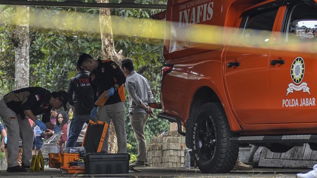 Seorang perwira polisi berinisial T ditetapkan sebagai tersangka baru pada kasus pembunuhan ibu dan anak di Subang.