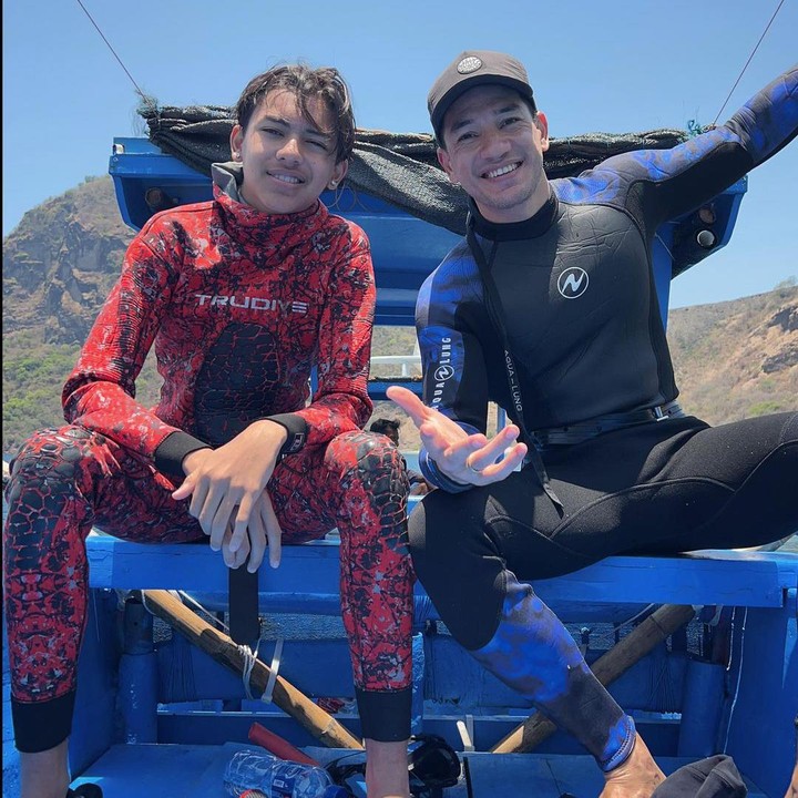 <p>Andrew sendiri sering mengunggah potret dirinya kala berlibur berdua bersama Jason. Belum lama ini, keduanya bahkan terlihat menghabiskan waktu di Pulau Sumbawa. (Foto: Instagram: @andrew.white._)</p>