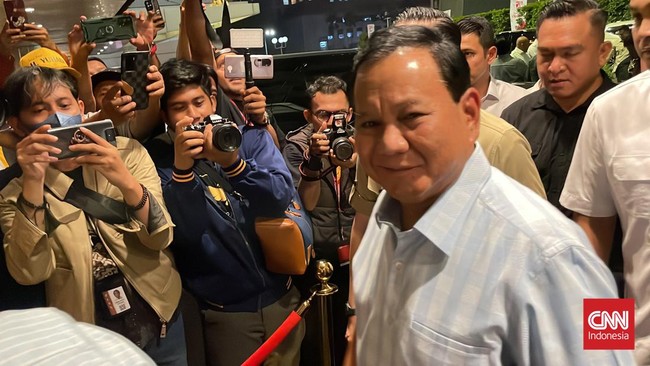 Prabowo Subianto melayat ke rumah duka Rizal Ramli. Dia menyebut Rizal Ramli sebagai sahabat meski berbeda jalan.