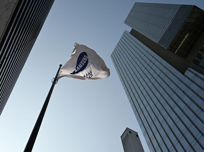 A Samsung flag flutters outside the company's Seocho building in Seoul on October 11, 2023. Samsung Electronics said on October 11, it expected third-quarter operating profits to plunge nearly 80 percent, as the firm grapples with weak demand for memory chips. (Photo by Jung Yeon-je / AFP) (Photo by JUNG YEON-JE/AFP via Getty Images)