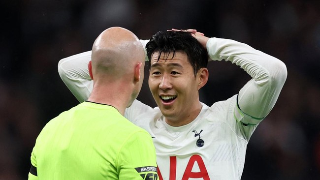 Pemain Tottenham Hotspur, Son Heung Min mencetak satu gol saat mengalahkan Fulham 2-0 pada pekan kesembilan Liga Inggris.