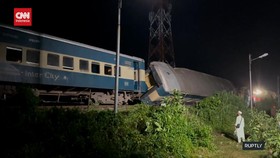 VIDEO: Tabrakan Kereta di Bangladesh, 17 Tewas, Ratusan Orang Luka