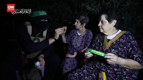 VIDEO: Momen Perlakuan Hamas ke 2 Sandera Warga Israel saat Dibebaskan