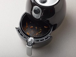 5 Tips Mudah Membersihkan Air Fryer Tanpa Takut Rusak!