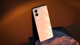 Kilau Cahaya Negeri, Inspirasi Sentuhan Warna Emas pada vivo V29e
