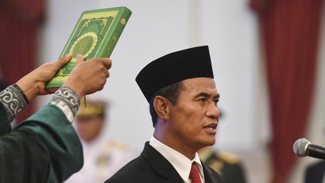 Pengamat menyayangkan langkah Jokowi menunjuk Amran Sulaiman jadi mentan lagi karena saat menjadi menteri di periode pertama banyak masalah pertanian terjadi.