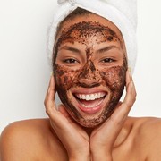 Wajib Tahu! Ini Cara Menggunakan Scrub Wajah yang Tepat Agar Tidak Iritasi