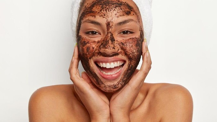 Wajib Tahu! Ini Cara Menggunakan Scrub Wajah yang Tepat Agar Tidak Iritasi