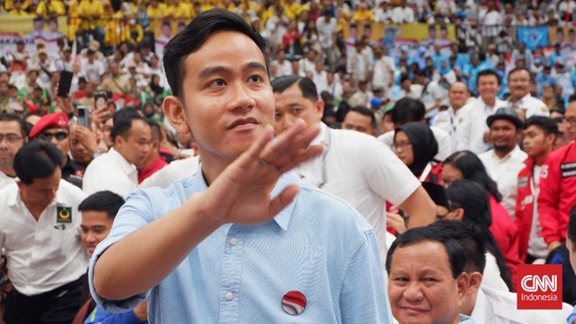 Politikus PDI-Perjuangan Deddy Sitorus yang mengatakan bahwa hingga kini belum ada surat pengunduran diri dari Gibran.