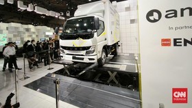 Fuso Pamer Teknologi Tukar Baterai Truk Listrik Cuma 5 Menit