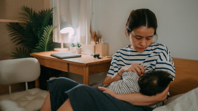TANTANGAN DALAM EXTENDED BREASTFEEDING Manfaat extended breastfeeding bukan hanya tentang memberikan nutrisi yang diperlukan Si Kecil, tetapi juga menjaga tubuh ibu menyusui dari beragam penyakit.