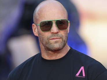 img-title Agama Jason Statham Aktor 'The Expendables' yang Pasang Bendera Palestina di Mobil