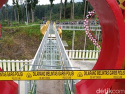 Pemerintah Diminta Kaji Izin Pembangunan Wisata Bertema Jembatan Kaca