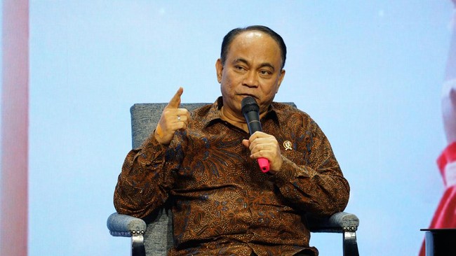 Menkominfo, Budi Arie Setiadi, menilai pemerataan akses internet menjadi kunci untuk mewujudkan visi Indonesia Maju 2045.