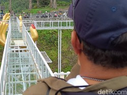 Jembatan Kaca Pecah-Tewaskan 1 Orang, Ini Kata Karyawan The Geong Limpakuwus
