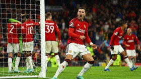 FOTO: Onana Pahlawan MU Menang Dramatis