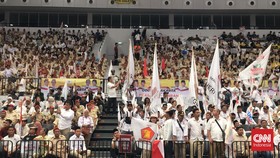 Tinggalkan Kertanegara, Prabowo-Gibran Disambut Ribuan Orang di GBK