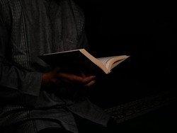 Surah An-Nas Ayat 1-6 Lengkap Arti, Kandungan dan Asbabun Nuzulnya