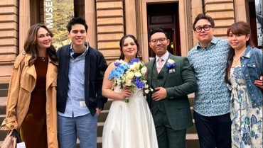 img-title 7 Potret Luna Maya Hadiri Pernikahan Adik Maxime, Disambut Baik Keluarga Kekasih
