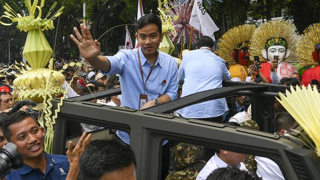 Bakal cawapres Gibran Rakabuming Raka menghadiri pengumuman Tim Kampanye Nasional (TKN) Prabowo-Gibran di sebuah hotel kawasan Kemang, Jakarta Selatan