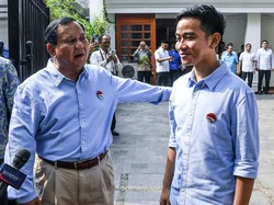 KIM Ungkap Makna Warna Biru Muda Kemeja Prabowo-Gibran