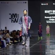 Koleksi Serba Fleksibel Roemah Kebaya Vielga di Jakarta Muslim Fashion Week 2024, Busana Muslim Sekaligus Kebaya