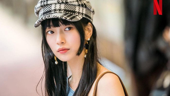 Jadi Idol Kpop Visual Mahal, Ini Harga Outfit Suzy di Drakor Doona!