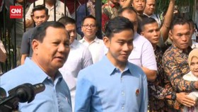 VIDEO: Alasan Prabowo Pakai Kemeja Biru: Sejuk, Damai, Gembira
