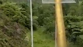 VIDEO: Detik-detik Jembatan Kaca di Banyumas Pecah, 1 Orang Tewas