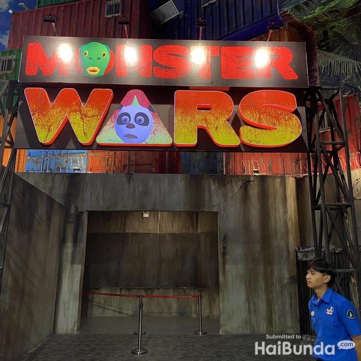 <p>Nah, dalam rangka menyambut Hallooween tahun ini, Trans Studio Cibubur menghadirkan “Transloween Carnaval” dengan wahana baru dan penampilan khusus Halloween mulai 21-31 Oktober 2023. Wahana baru tersebut, yakni "Monster Wars" di mana kita diajak berperang melawan monsters ganas dengan permainan tag laser interaktif. (Foto: HaiBunda/Firli)</p>