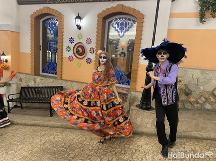 7 Potret Serunya Halloween dan Liburan Bareng Keluarga di Trans Studio Cibubur