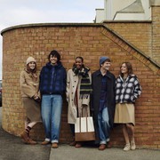 Uniqlo x JW Anderson Luncurkan Koleksi Fall/Winter 2023, Outfit Vintage ala Mahasiswa Inggris