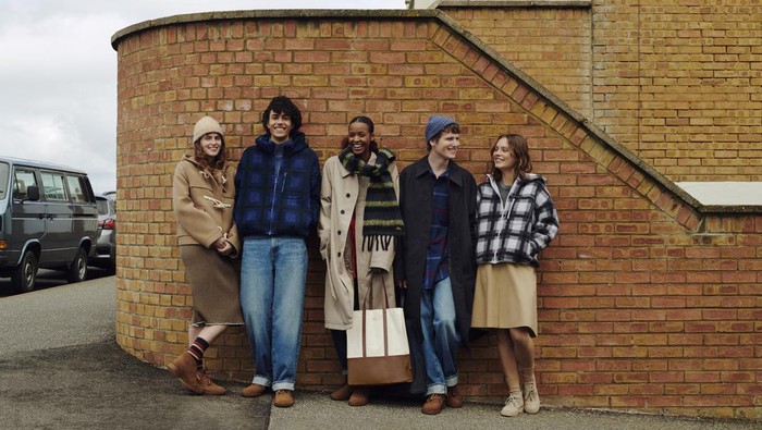 Uniqlo x JW Anderson Luncurkan Koleksi Fall/Winter 2023, Outfit Vintage ala Mahasiswa Inggris