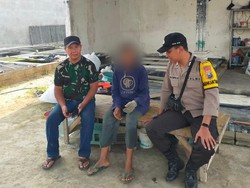 Wanita Naik Sepeda Pura-pura Jatuh Terserempet Mobil Ternyata ODGJ