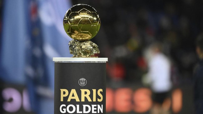 Saksikan live streaming Ballon d'Or di CNNIndonesia.com untuk melihat persaingan Lionel Messi dan Erling Haaland.