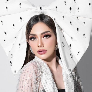 Celine Evangelista Pamer Pakai Hijab & Gamis Syari, Pindah Agama?