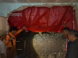 Rumah Tak Layak Huni di Bogor Ambruk Usai Diguyur Hujan Deras